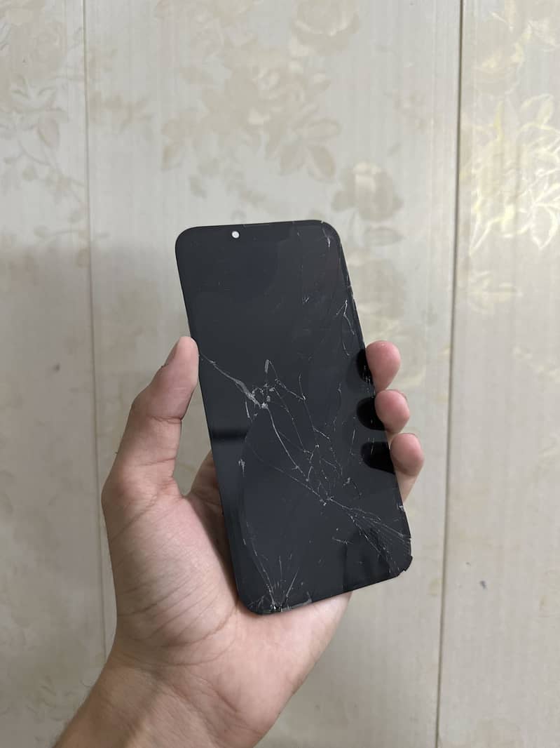 Apple iPhone 13 4