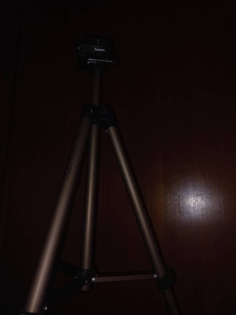 camera stand 3