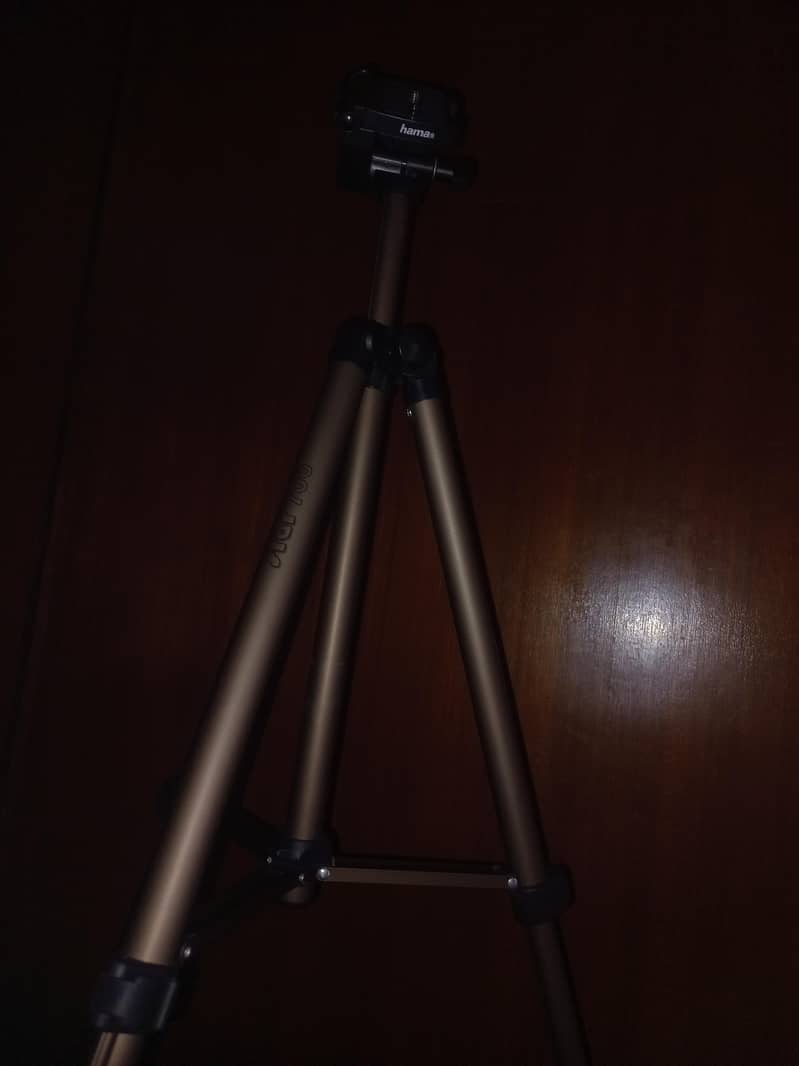 camera stand 4