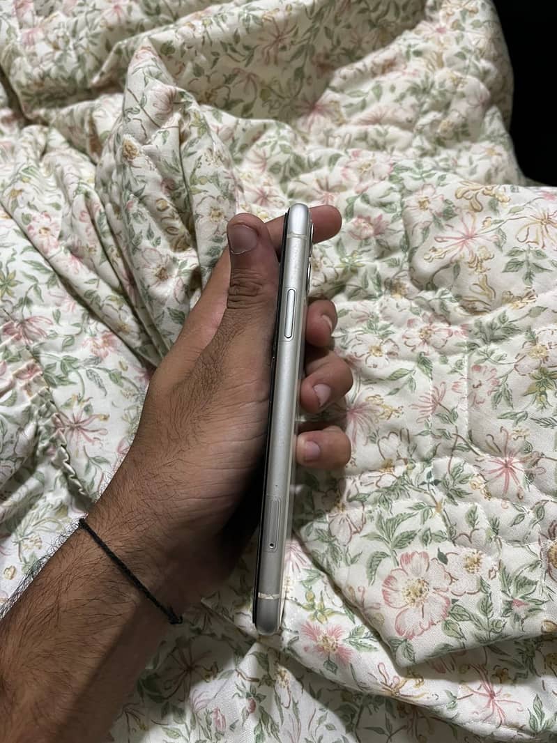 Apple iPhone 11 5