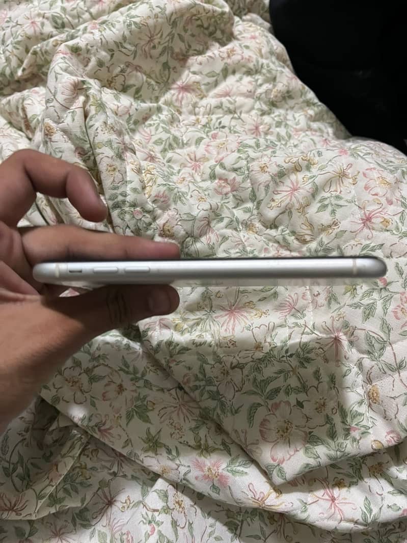 Apple iPhone 11 6