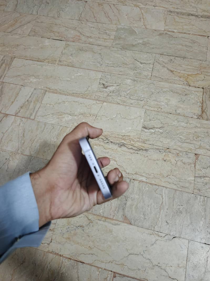 iPhone 14 3