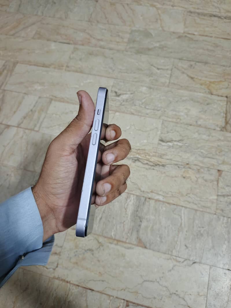 iPhone 14 4
