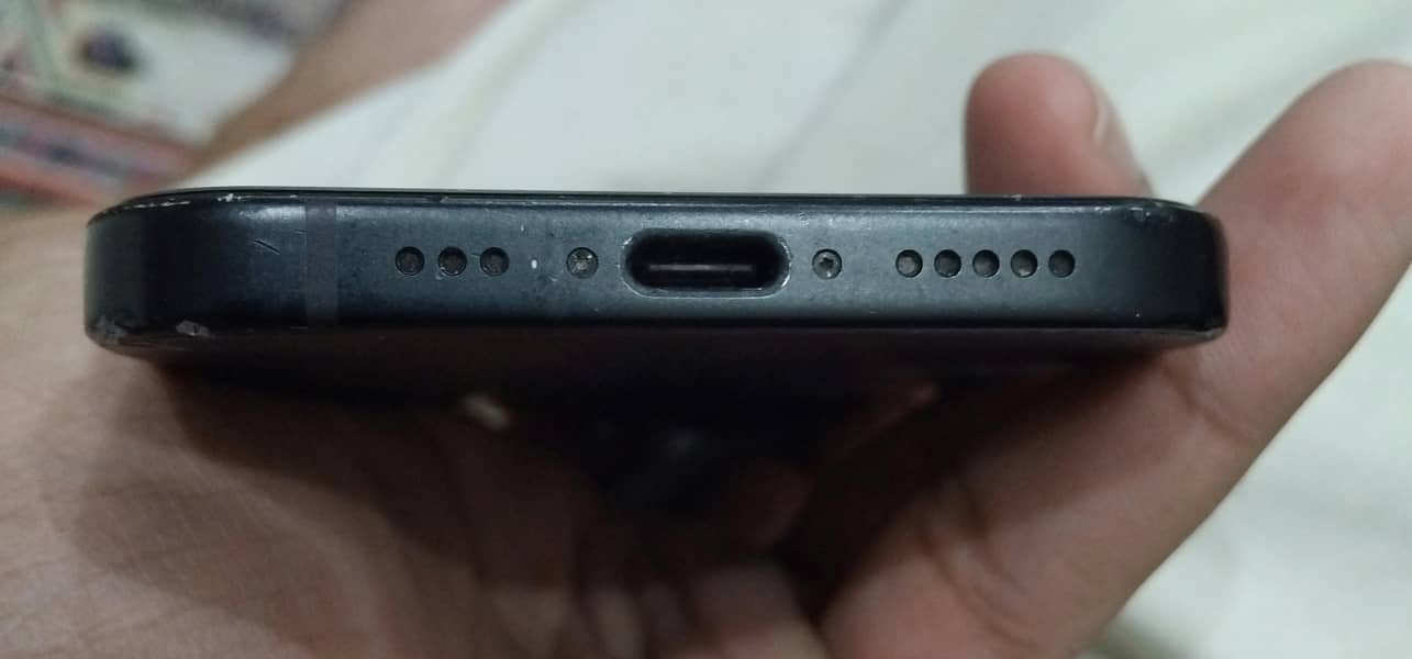 Apple iPhone 15 4