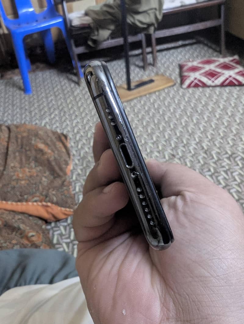 Apple iPhone 11 Pro 4