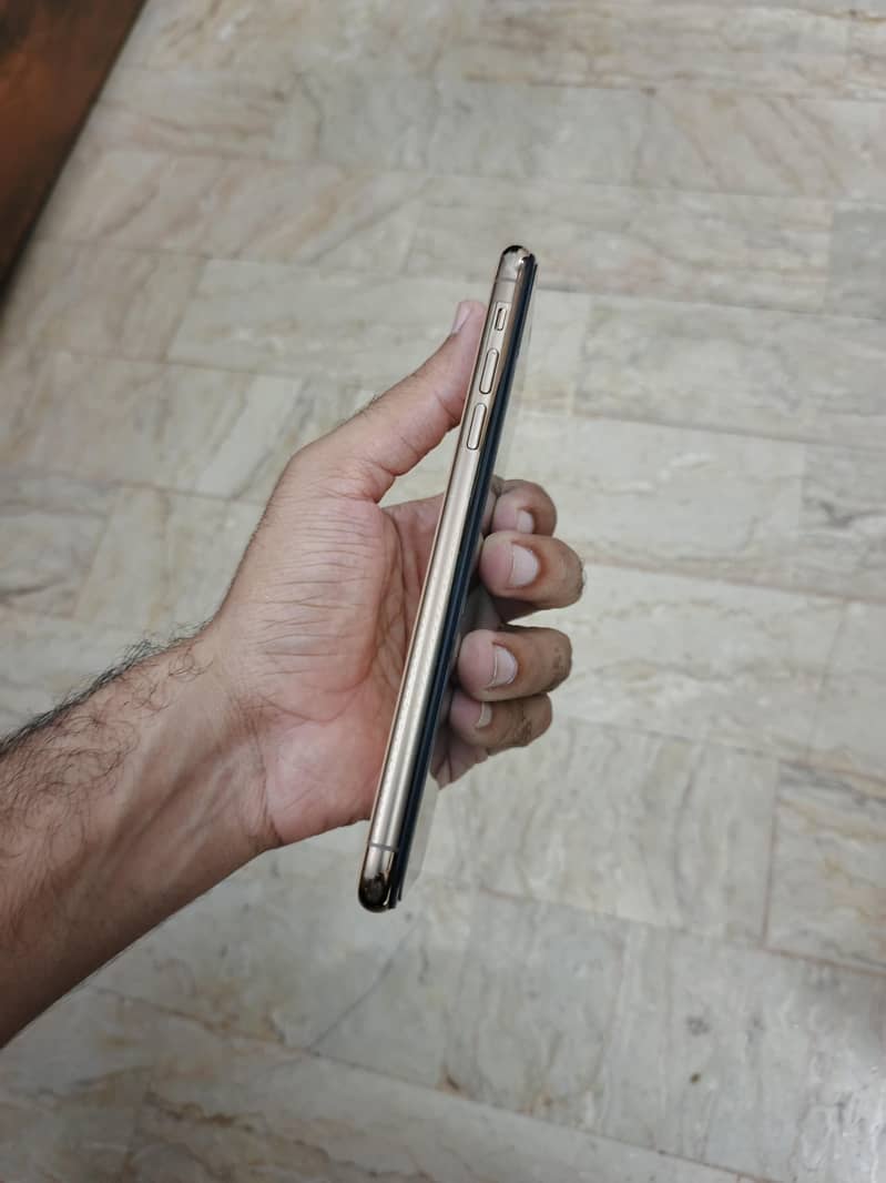 Apple iPhone 11 Pro Max 2