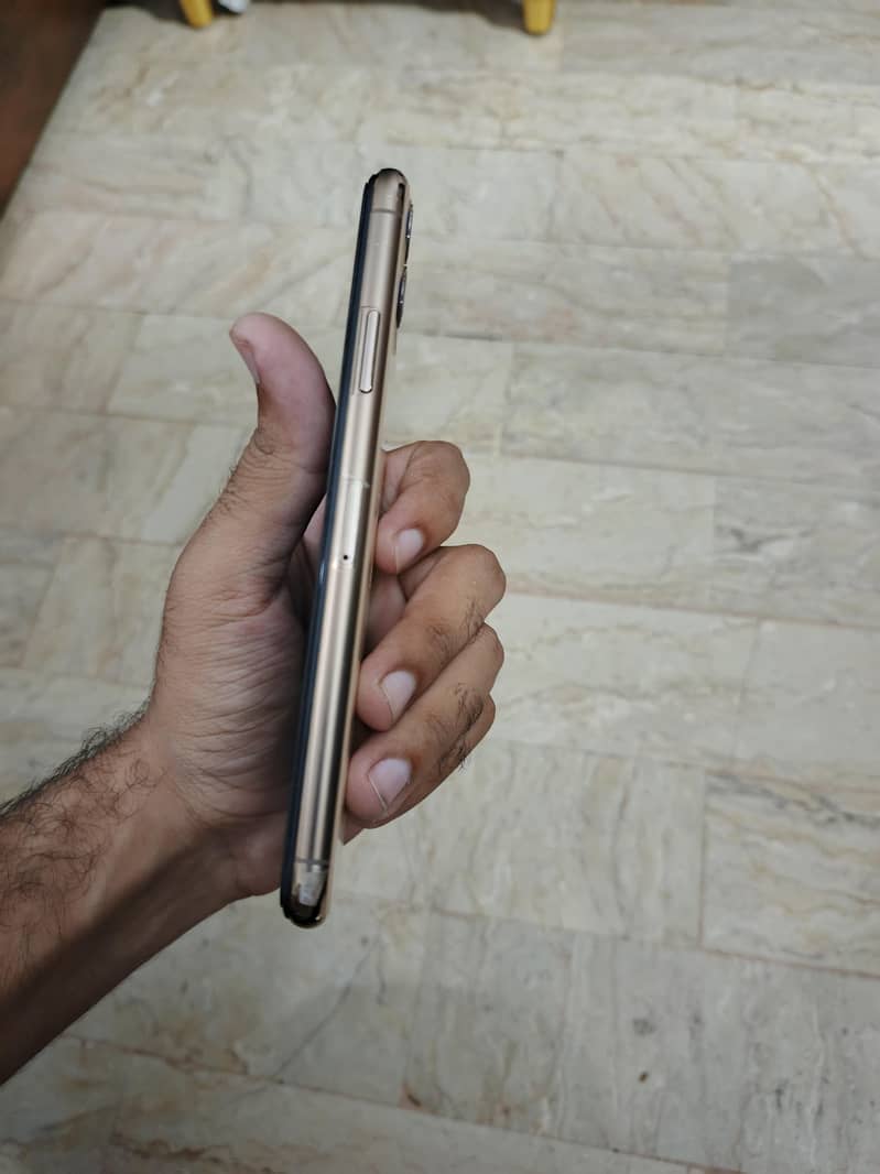 Apple iPhone 11 Pro Max 3