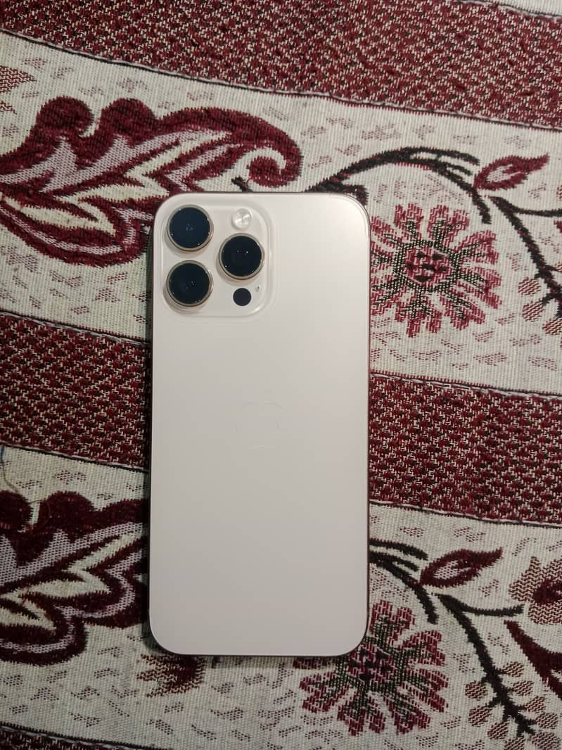 Apple iPhone 16 Pro Max 0