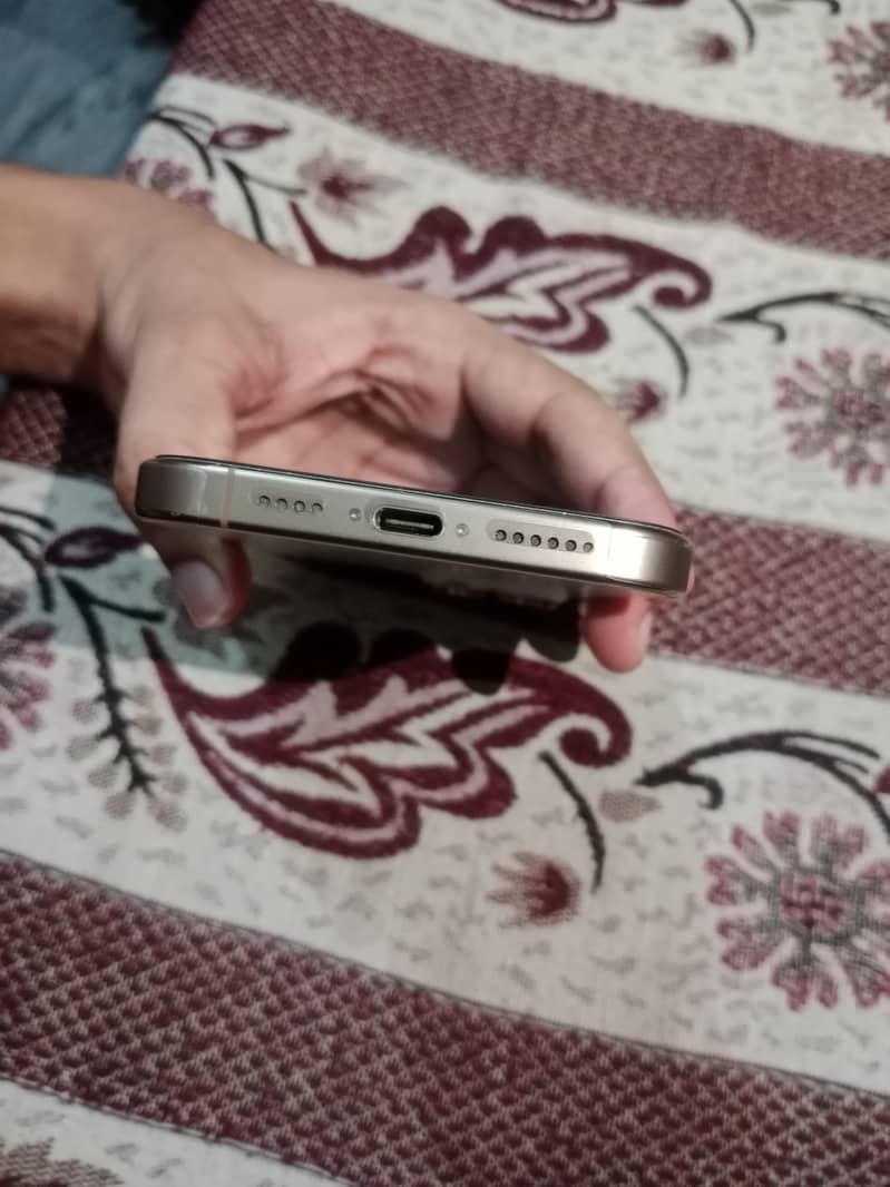 Apple iPhone 16 Pro Max 2