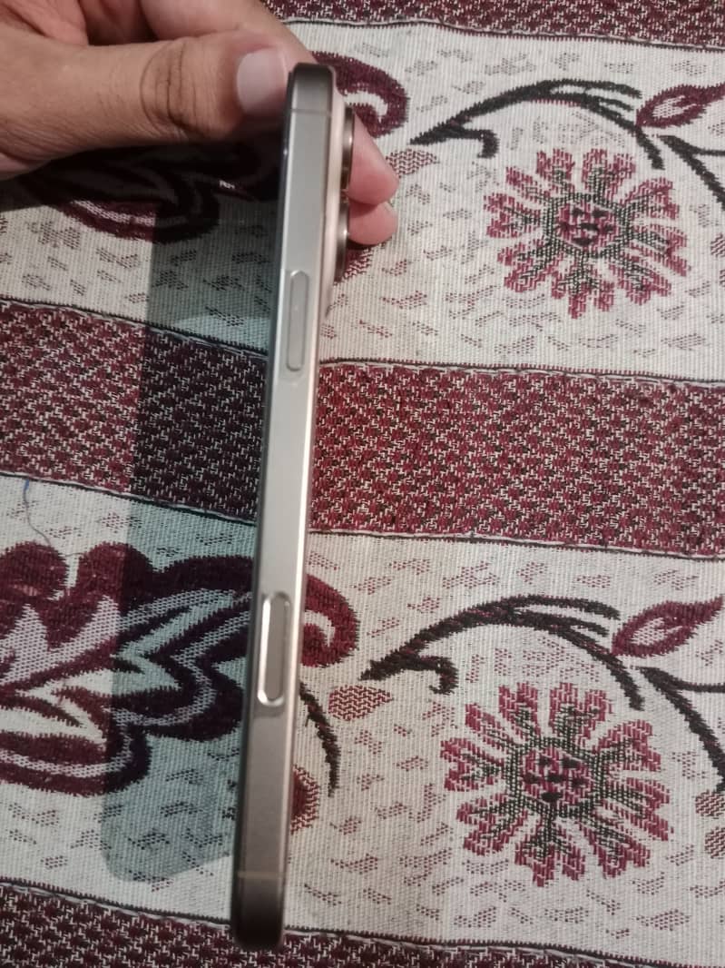 Apple iPhone 16 Pro Max 3