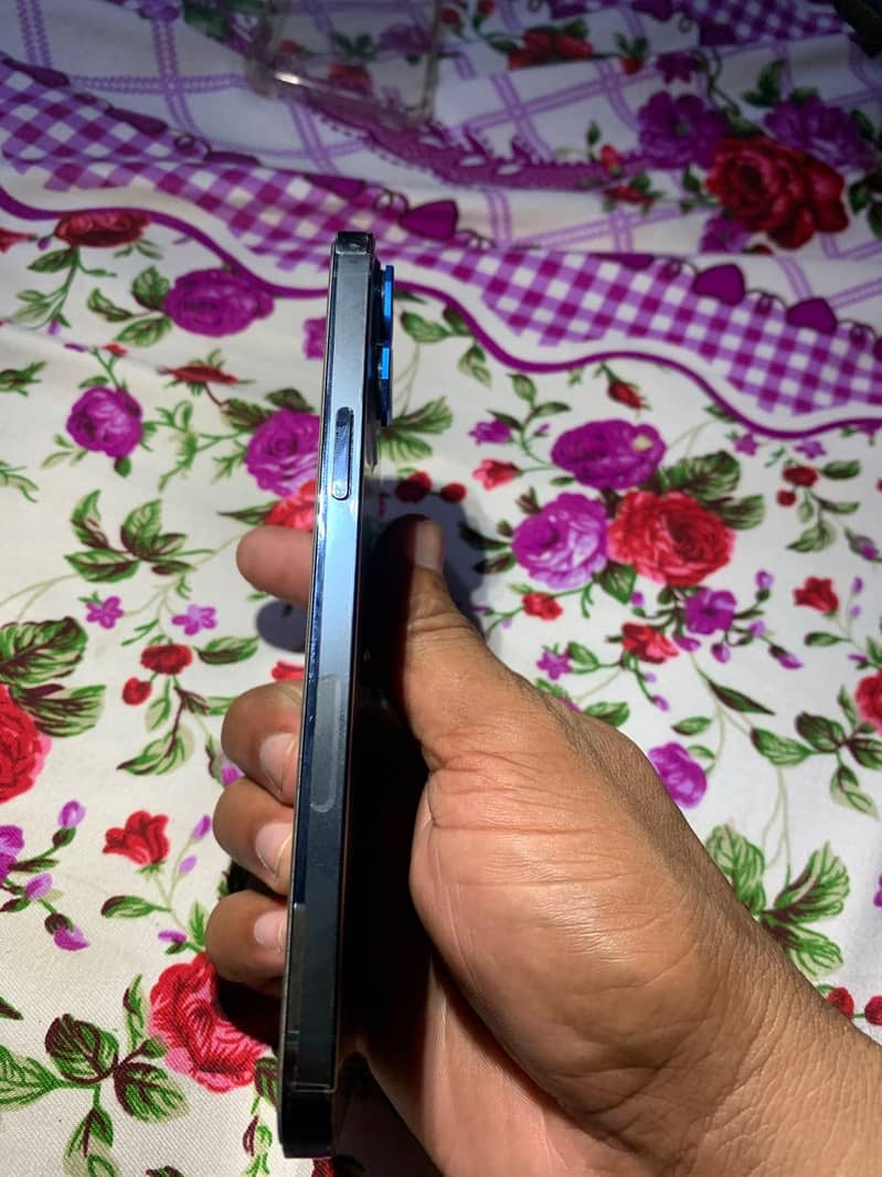 Apple iPhone 12 Pro Max 4