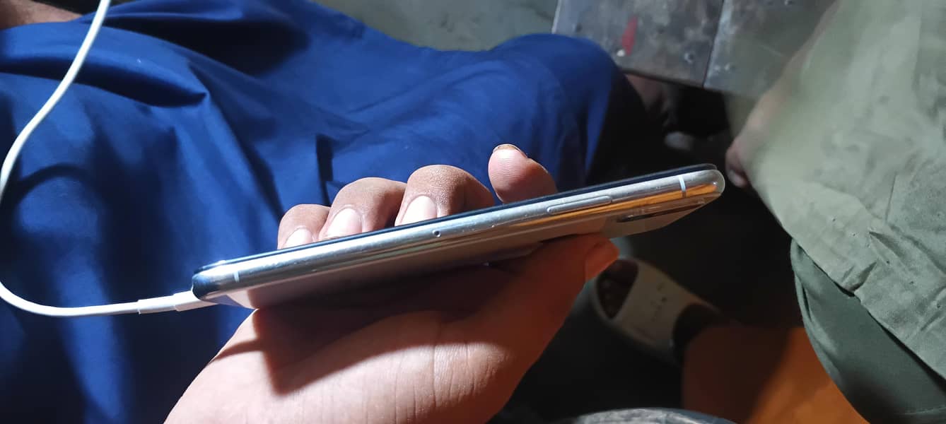 Apple iPhone XS 1
