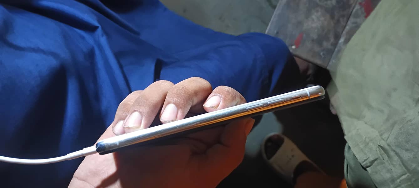 Apple iPhone XS 3