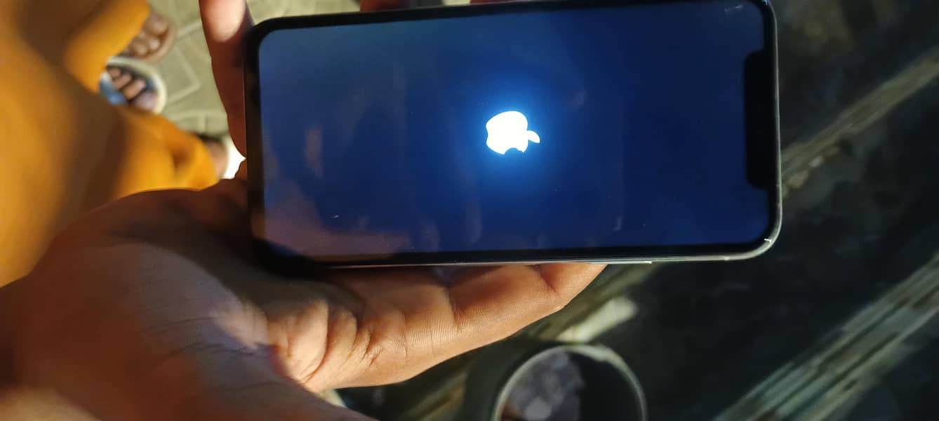 Apple iPhone XS 5