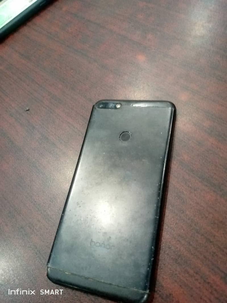 Honor 7C 1