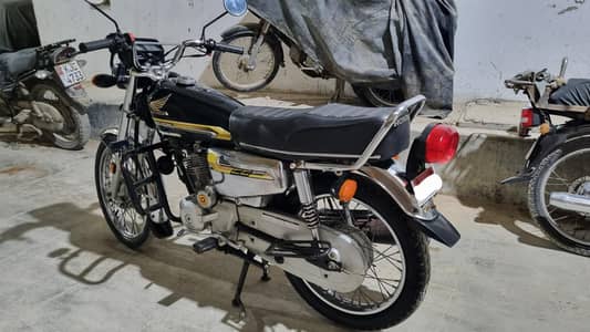 i m selling my bike Honda CG125 Special Edition. with my own name