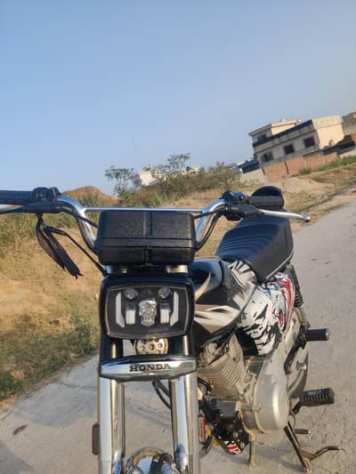 Honda cg 125/2018 model urgent sale whatsapp no 03119186492