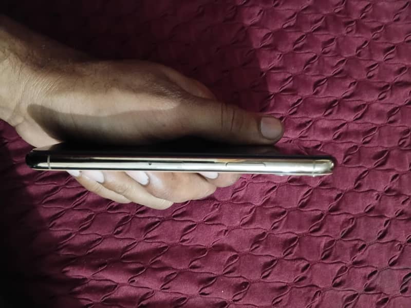Apple iPhone 11 Pro 6