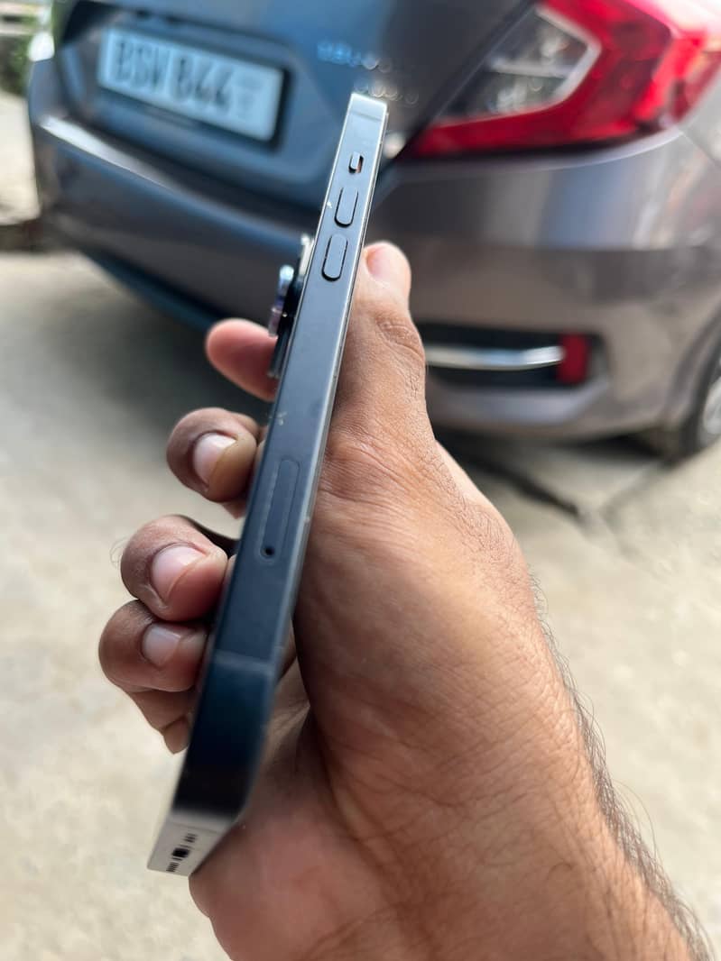 Apple iPhone 14 3