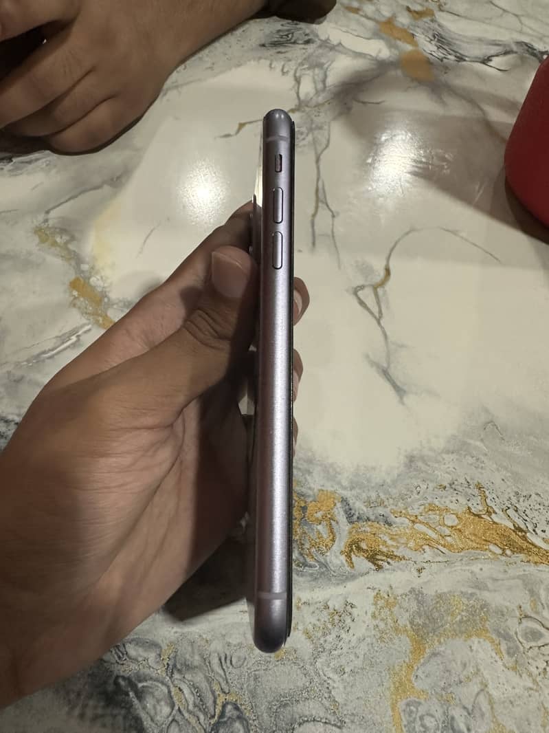 Apple iPhone 11 3