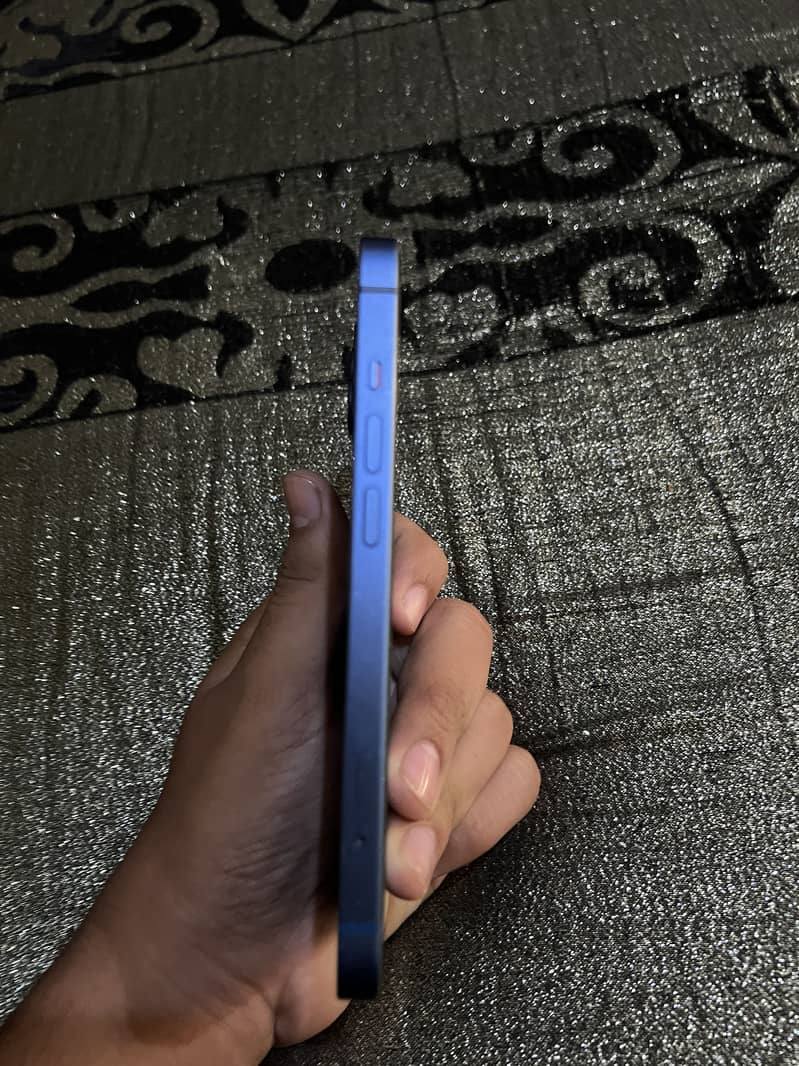 Apple iPhone 13 1