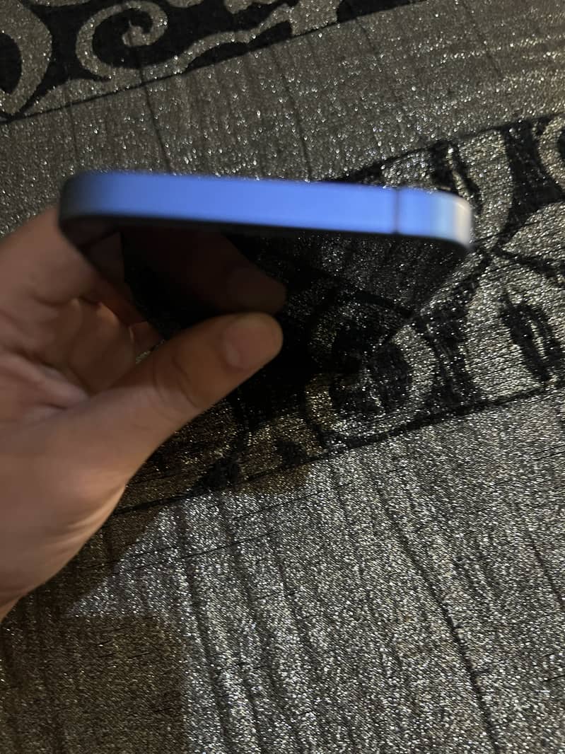 Apple iPhone 13 2