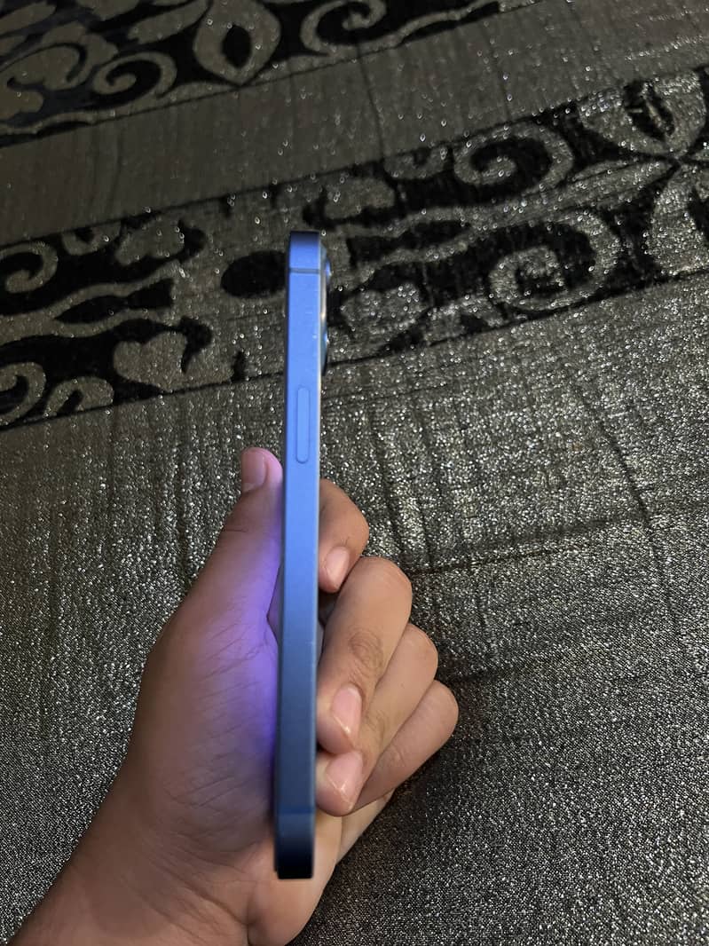 Apple iPhone 13 5