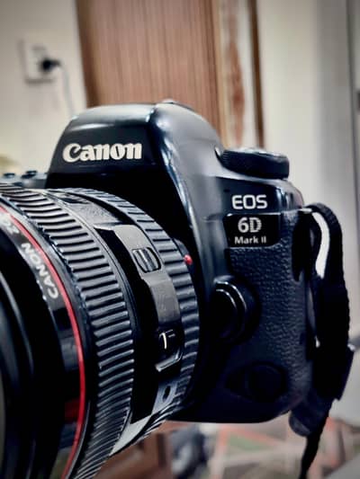 canon 6d Mark ii dslr camera body with 24-105 f4 L lens