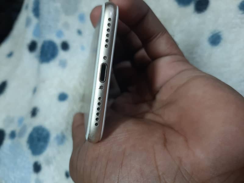 Apple iPhone 7 2