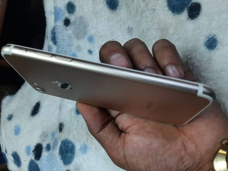 Apple iPhone 7 3