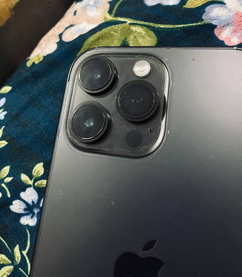 Apple iPhone 14 Pro Max 1