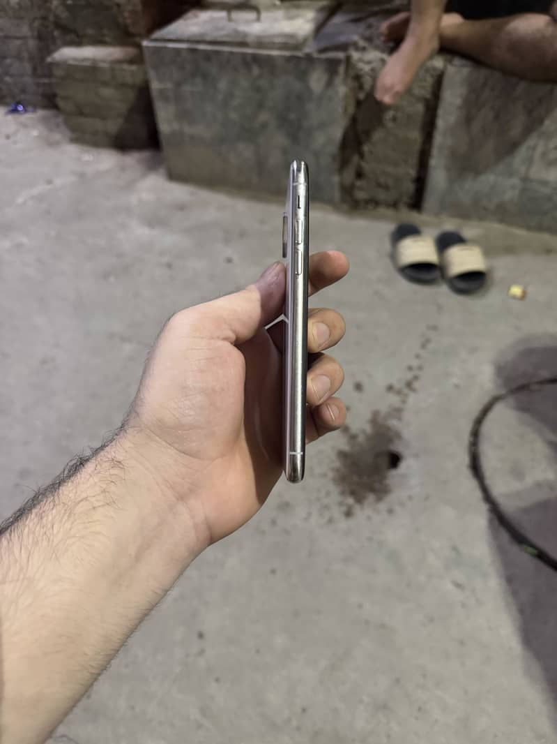Apple iPhone X 3