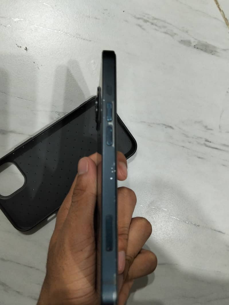 Apple iPhone 13 2
