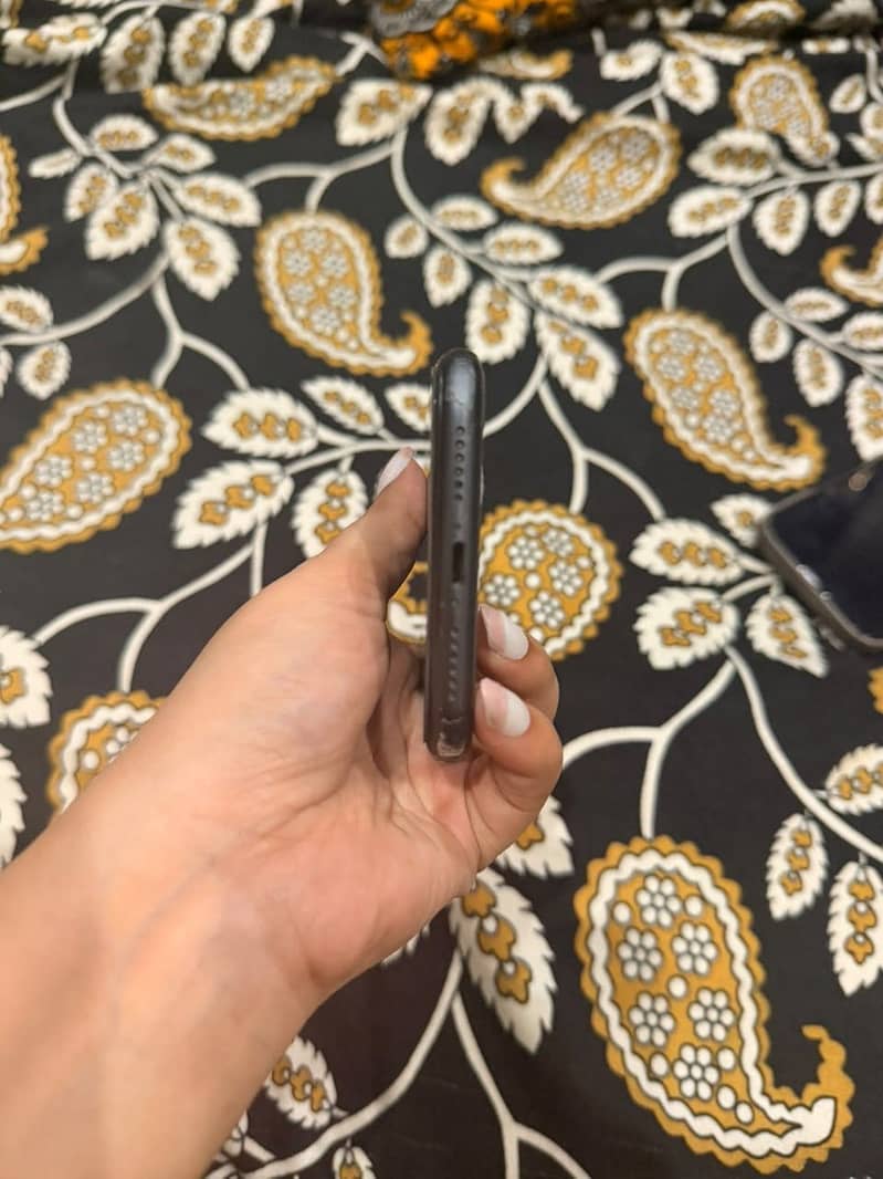 Apple iPhone 11 0