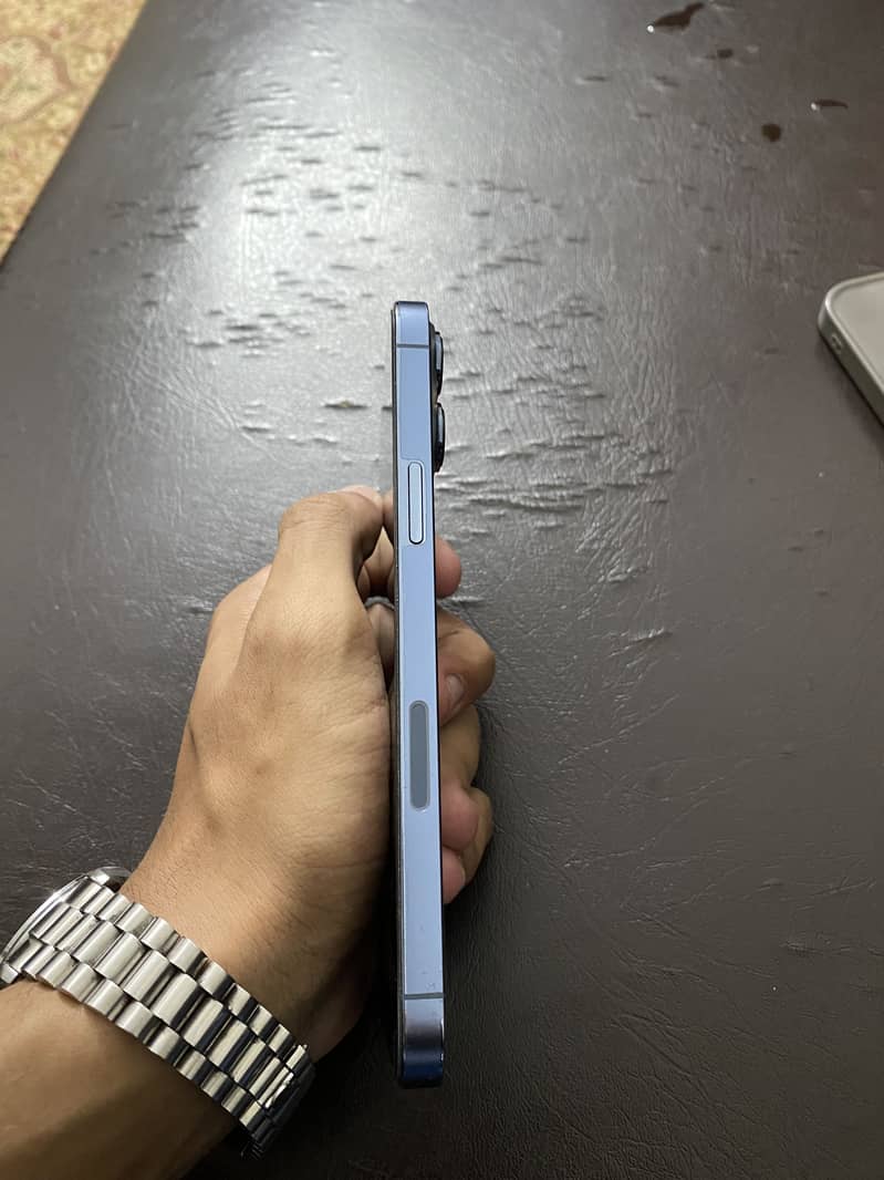 Apple iPhone 13 Pro Max 4