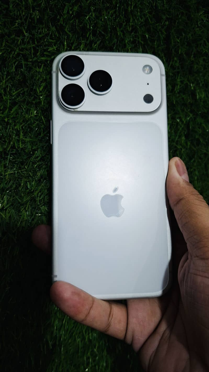 Apple iPhone 17 Pro Max 0
