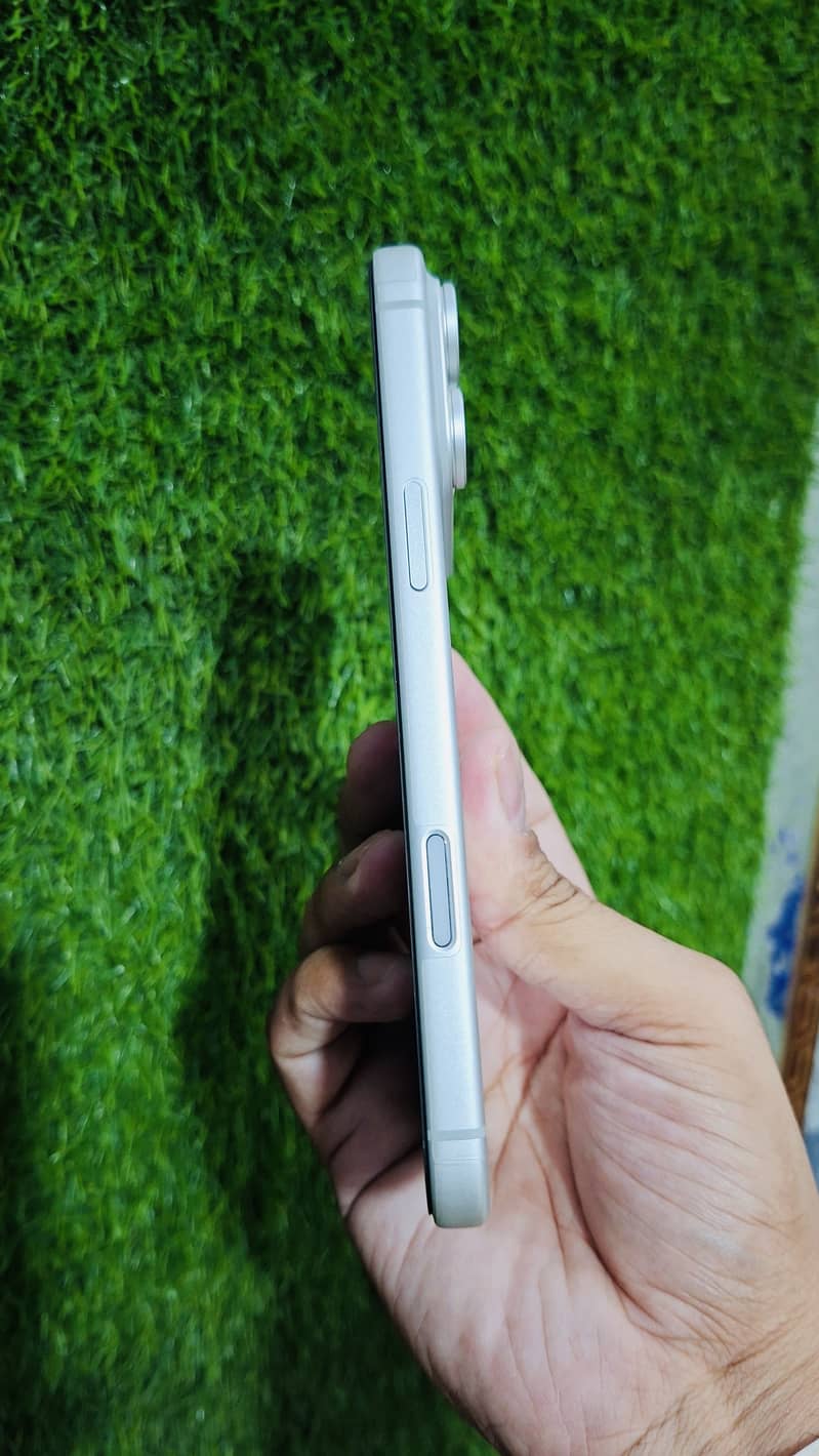 Apple iPhone 17 Pro Max 3