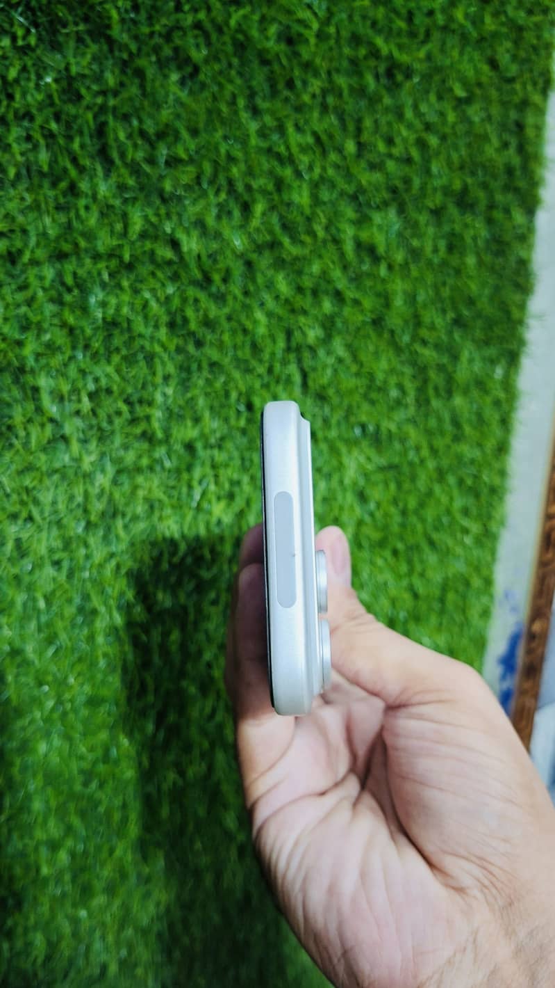 Apple iPhone 17 Pro Max 4