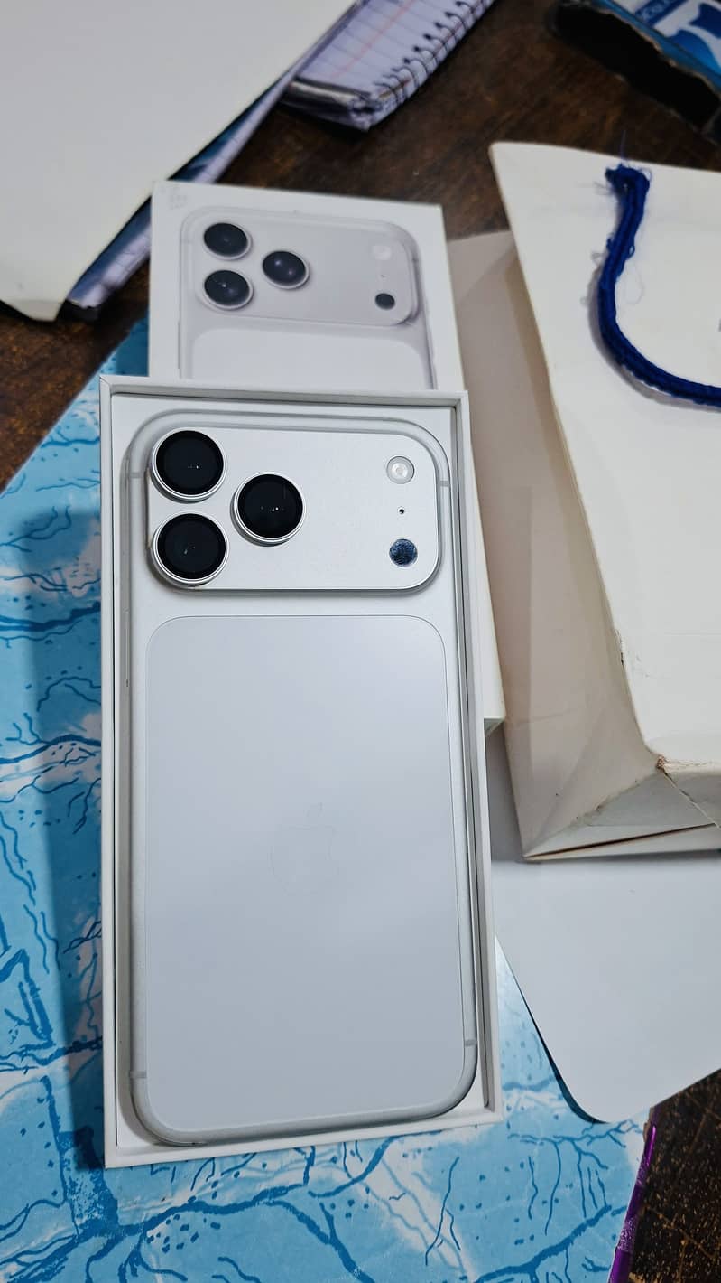 Apple iPhone 17 Pro Max 9