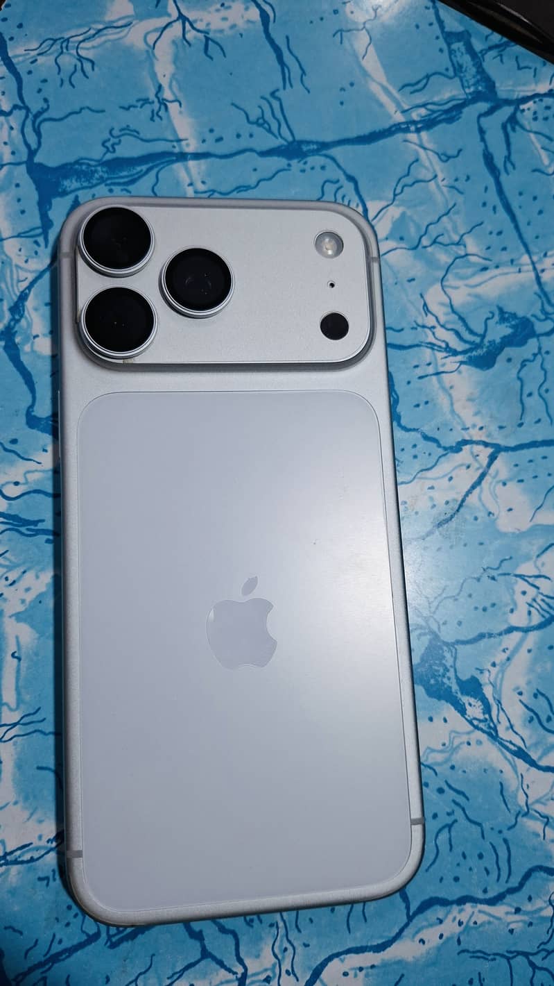 Apple iPhone 17 Pro Max 10