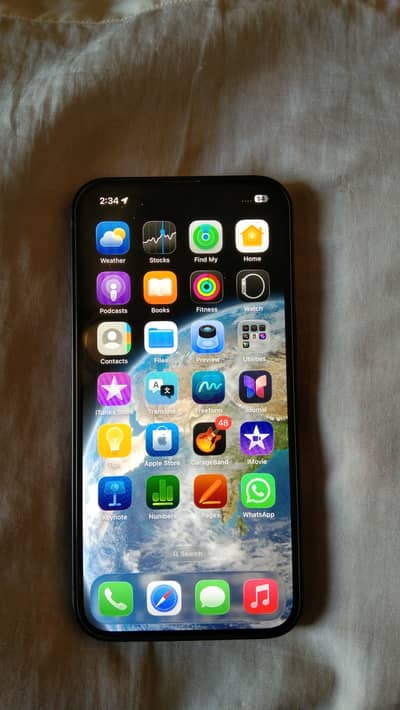 Apple iPhone 13