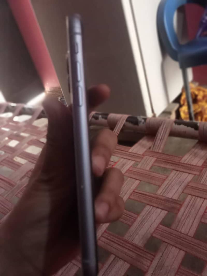 Apple iPhone 11 3