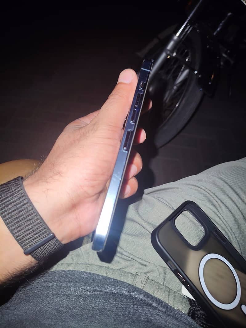 Apple iPhone 13 Pro Max 4