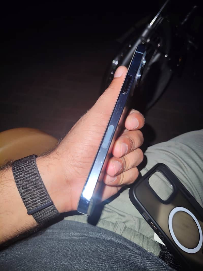 Apple iPhone 13 Pro Max 8