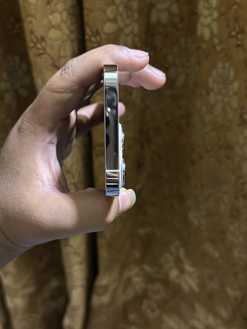 Apple iPhone 13 Pro 1
