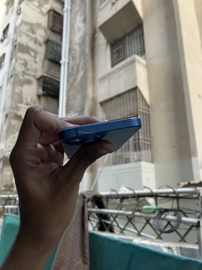 Apple iPhone 13 2