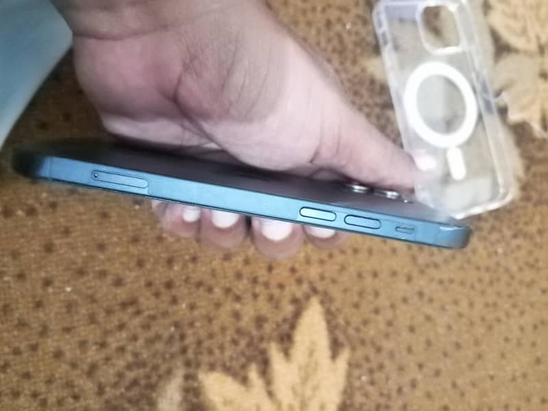 Apple iPhone 12 4
