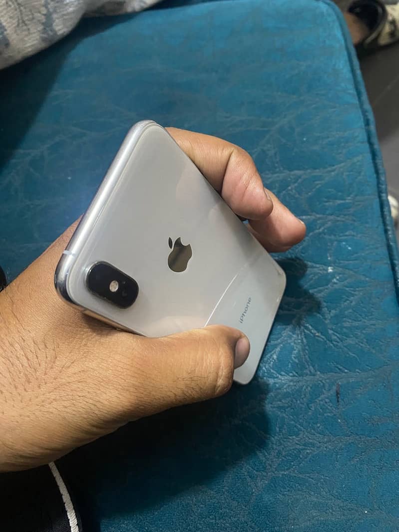 Apple iPhone XS 4