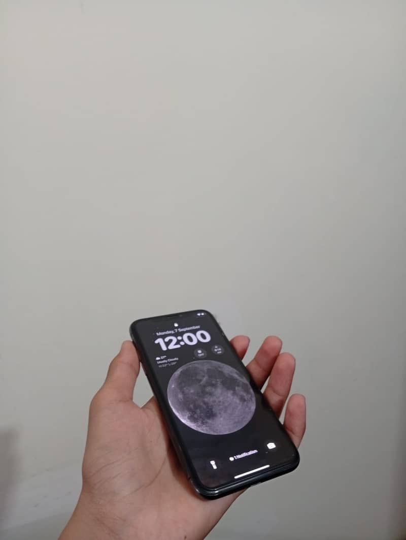 Apple iPhone XS 4