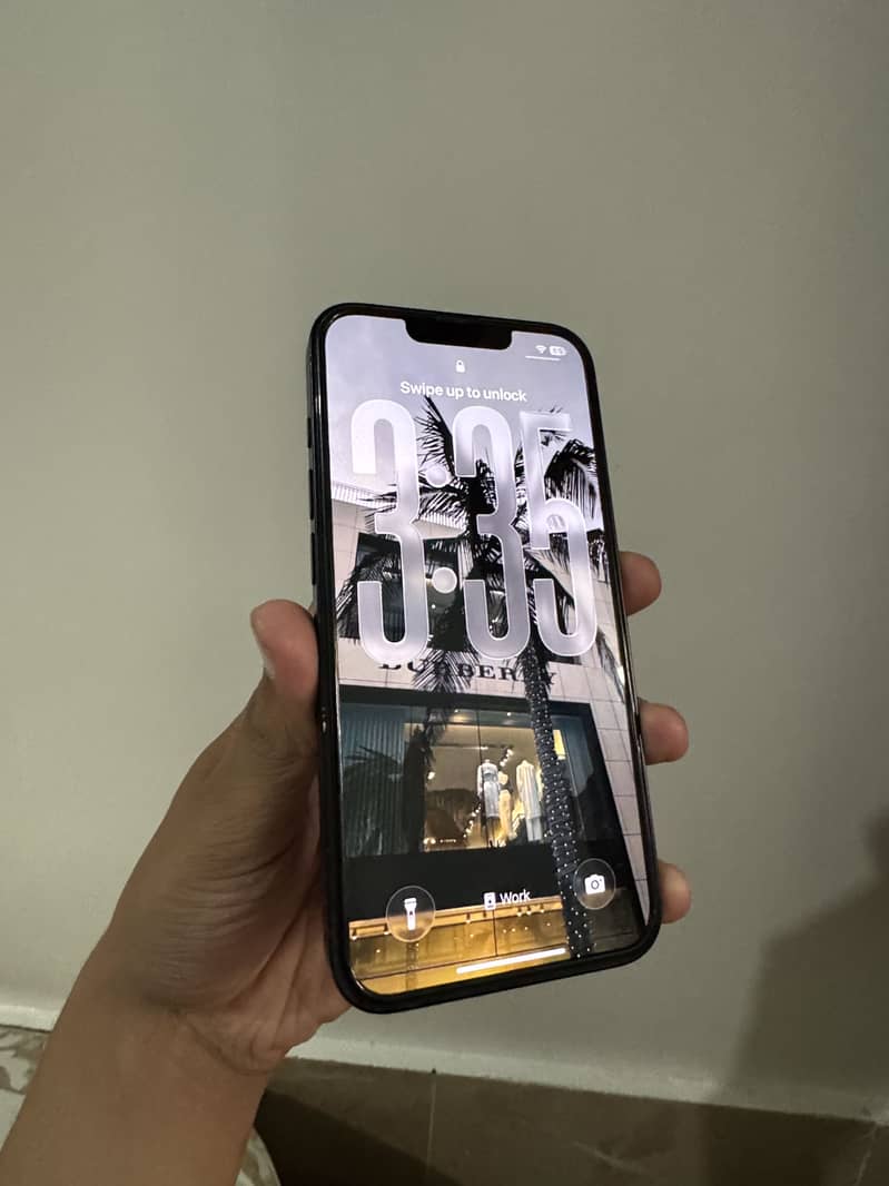 Apple iPhone 16e 6